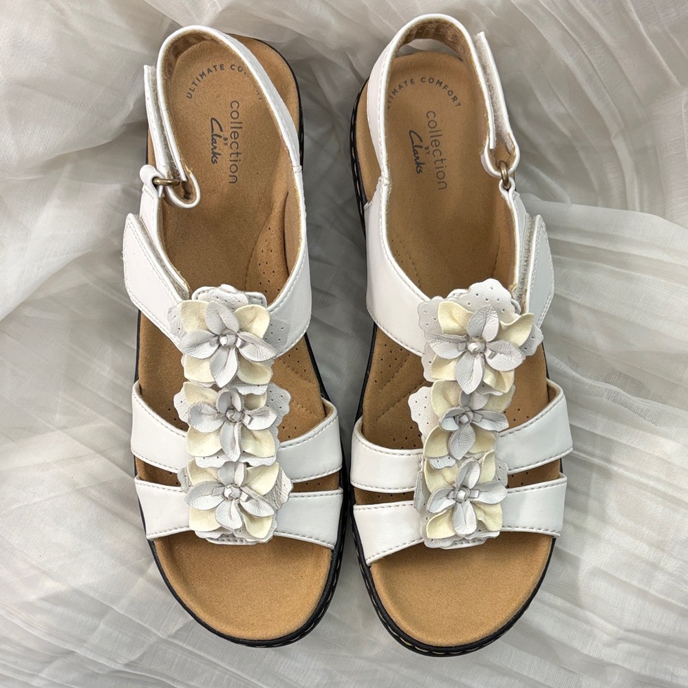 *NWOT* Clarks Women's Merliah Sheryl White Floral Sandals
Size 8.5 M